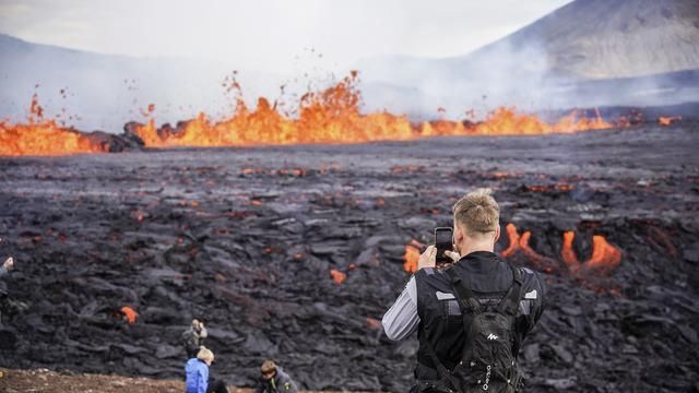 沉睡超过6000年后，冰岛法格拉达尔火山开始二次喷发