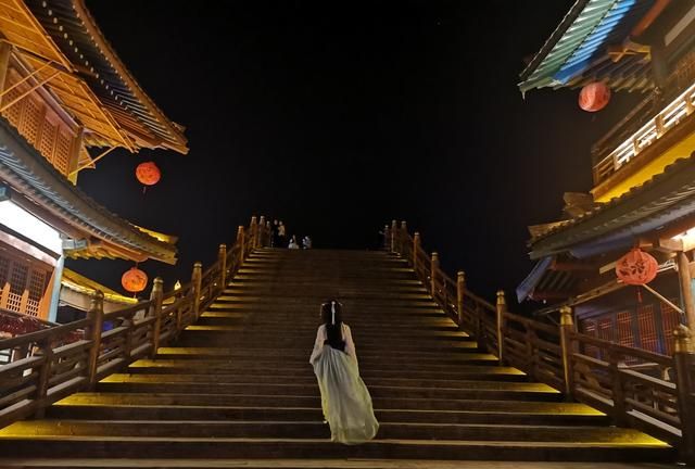 中国最大唐朝古城，花16亿只为一部电影，如今成不夜城媲美故宫