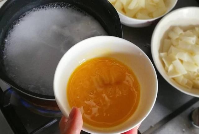 只有潮汕才有的姜薯汤，姜薯入口滑嫩，汤汁浓稠，做法超简单