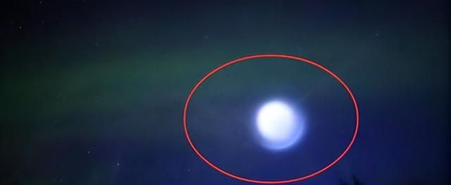 巨型UFO现身阿拉斯加上空，美专家称是中国火箭，真相究竟是啥？
