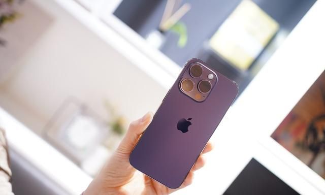 Iphone14 Pro的色彩比较：暗紫、深空黑色到底怎么选？