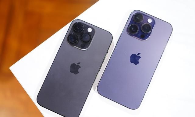 Iphone14 Pro的色彩比较：暗紫、深空黑色到底怎么选？