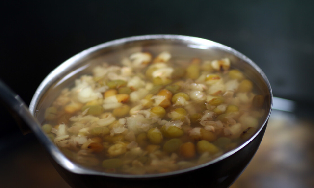 即将入伏，煮绿豆汤，记住“3放1不放”，绿豆易出沙，关键汤不红
