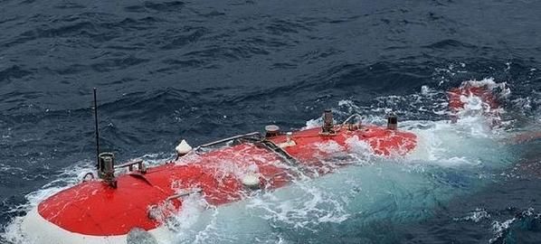 “蛟龙号”深海探测，潜水员上岸后疲惫不堪，引发网友猜测