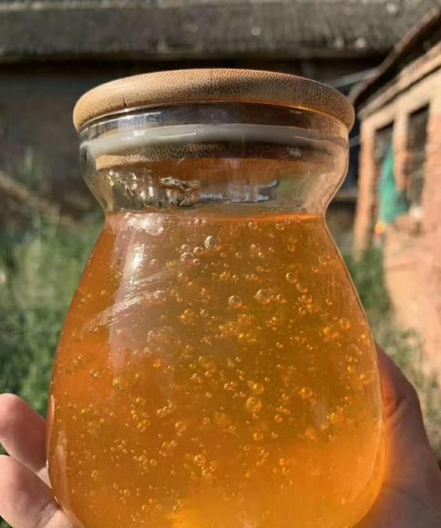 蜂农手中购买的蜂蜜起一层白色泡沫，是真蜜还是假蜜？