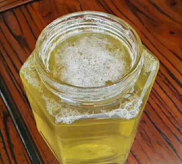 蜂农手中购买的蜂蜜起一层白色泡沫，是真蜜还是假蜜？