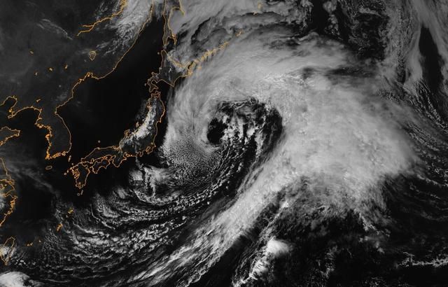 什么情况？日本附近突现“天眼风暴”，横跨上千公里太空可见