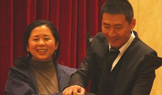2012年李婷患癌去世，葬礼上前夫张子健悲痛不已，亲弟着急分遗产