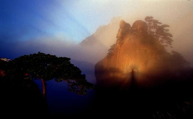 英国摄影师拍到诡异布罗肯幽灵，神秘空中天使却是中国常见现象