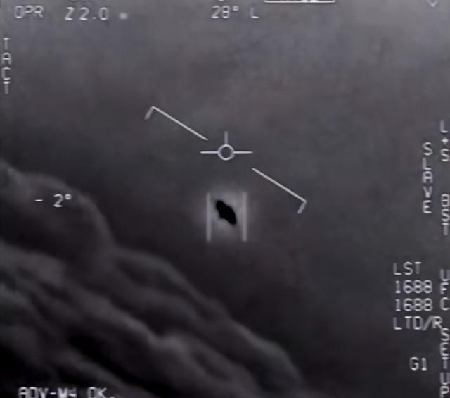 美国警方用摄像头拍到疑似UFO，还有居民称看到两个3米高外星人