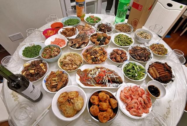 除夕晒年夜饭，别只会说“真香”了，记住10句祝福语，好听不俗套