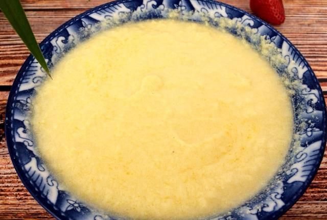 水油分离的奶油不要扔掉，简单几步做成黄油，味道纯正，奶香十足