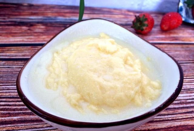 水油分离的奶油不要扔掉，简单几步做成黄油，味道纯正，奶香十足