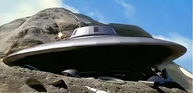 真有UFO？美国调查者报离奇经历：10米大坠毁UFO内部却大如足球场