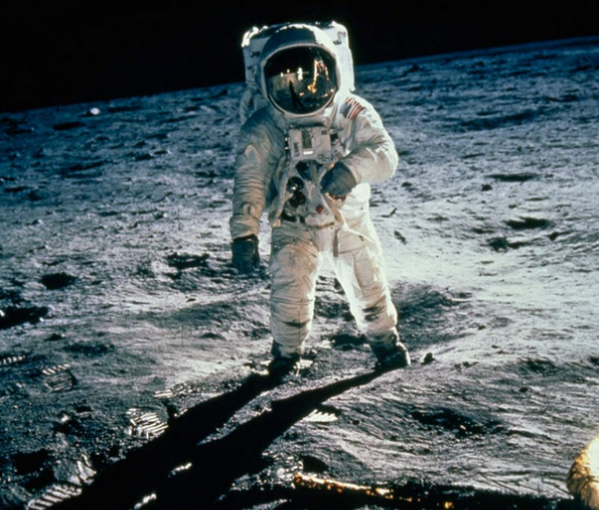 美掩盖真相：阿波罗月球带回女尸