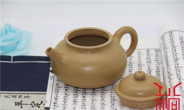 紫砂壶上的“茶垢”，究竟能不能清洗？现在知道还不晚