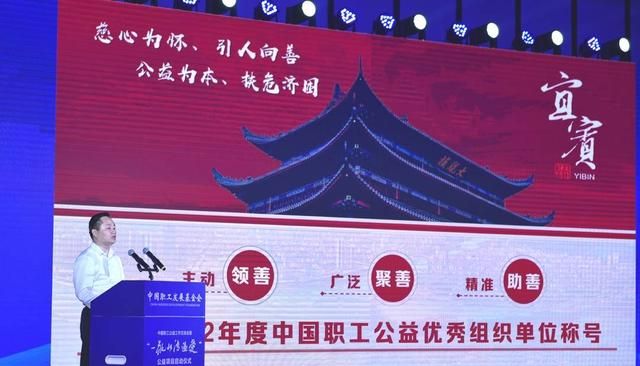 “一瓶水传递爱”公益项目启动 关心关爱高温下的户外劳动者