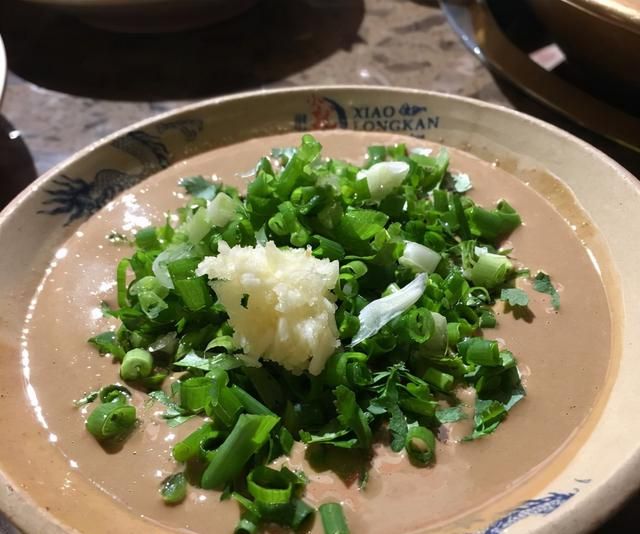 吃火锅调芝麻酱，用水用油都不好，教你简单方法，细腻顺滑味道香