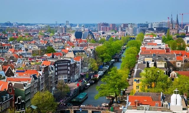 荷兰首都，为什么会有两个？