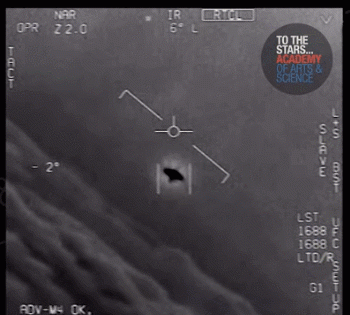 美媒曝光新视频：疑似UFO在美舰艇周围飞行，后入水消失