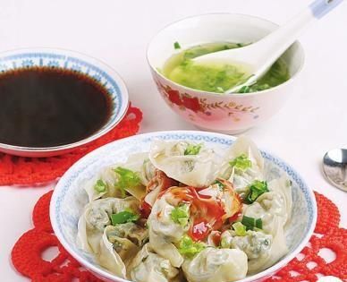 馄饨换个花样吃，简单一蒸五分钟出锅，鲜香料足，比饺子还好吃