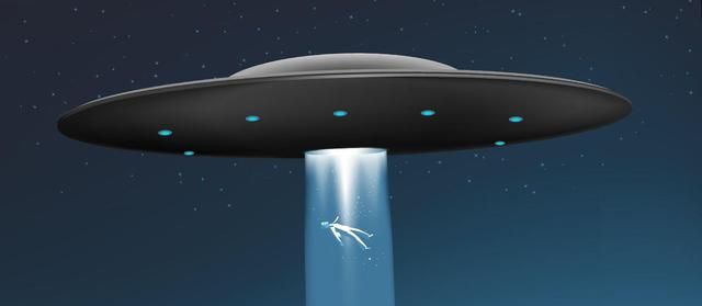 一道绿光闪过，UFO坠落美国赌城，出现3米高绿色生物！目击者众多