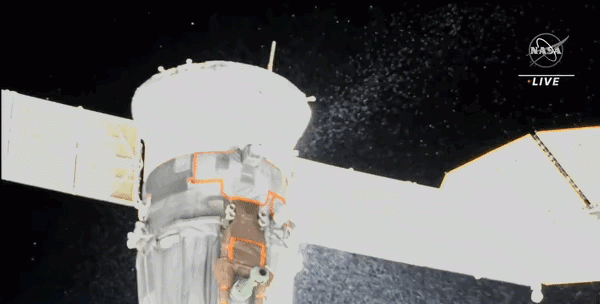 陨石撞击！俄载人飞船出现泄漏，宇航员如何返回？中国是这样做的
