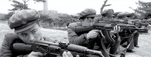 1982年，河南一军火库遭盗，300支枪不翼而飞，领导吓得冷汗直冒