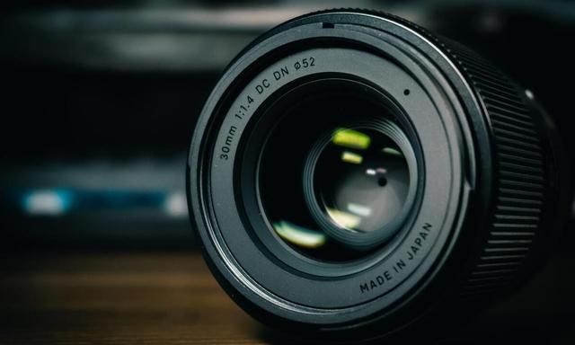 相机镜头使用UV镜的作用和优缺点是什么？应注意哪些问题