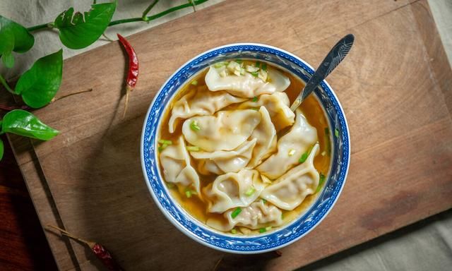 壹邦小知识：饺子浮起来还要煮多久 饺子粘住了变一坨了怎么办