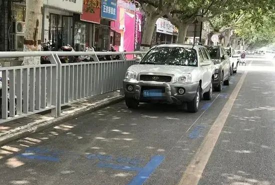 郑州街头的“蓝色”停车位，怎么停车？收不收费？一次说清