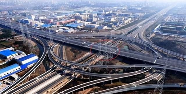 上海修建高架桥竟连遇怪事，请玉佛寺高僧做法后，桥又能继续修了