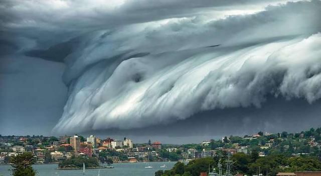 南亚9级大地震的真实场景，巨浪卷起50几米高，这场面才叫恐怖