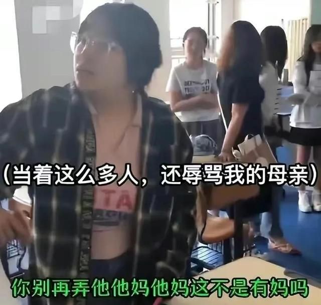 男生制止霸凌被辱骂，账号也被封，当事女生激起公愤，警方已介入