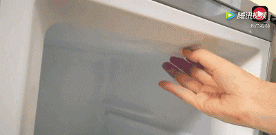 冰箱胶条发霉，别再用水擦了，用它擦一擦干净如新，为家人收好