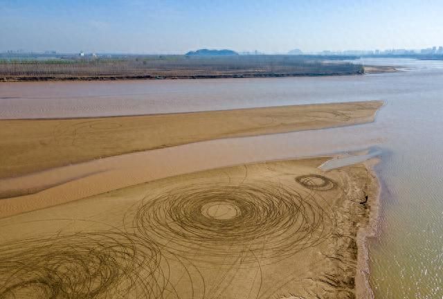 黄河已成“悬河”，河道泥沙更是有增无减，真实原因让人无奈