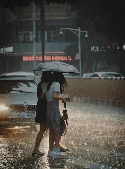 探秘天空下雨的原因