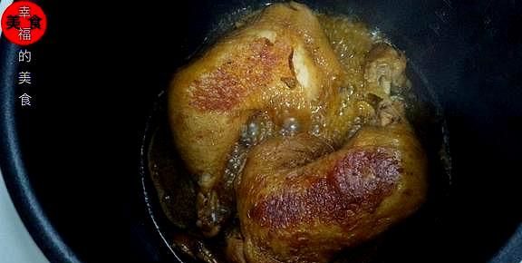 用电饭锅做鸡腿太省事了，不放水和油，扔电饭锅里等着吃就OK。