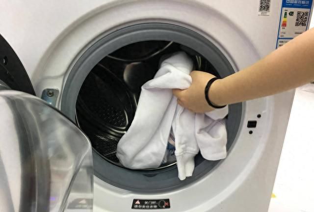洗衣机上标注的“KG”，指的是干衣还是湿衣？答案：都不是！