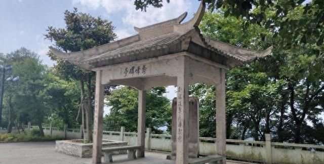 宁波简称甬，源于一座山，1700年前玄学家登临预言必成大都市