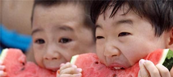日本人吃西瓜为什么加盐？