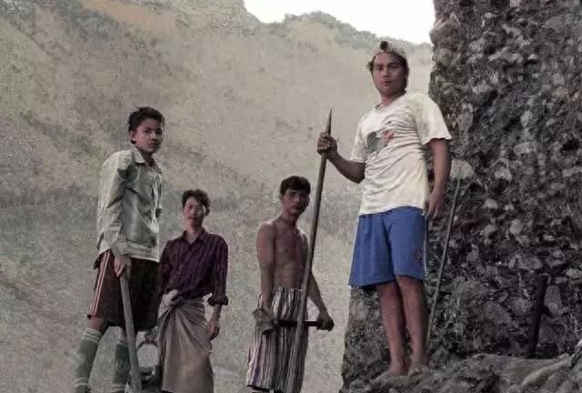 缅甸一年卖翡翠20亿美金，为何挖玉人还过得如此贫苦