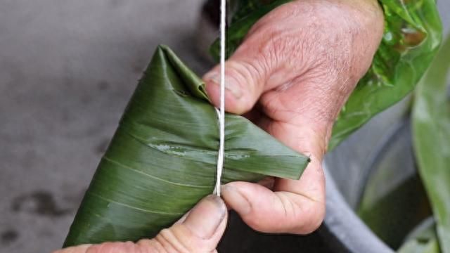 粽子这样包才好吃，教你煮粽子的技巧，软糯紧实，不漏米不夹生