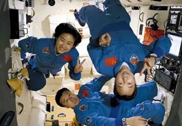 中国进过太空的14名航天员，如今都是啥军衔？8人少将6人大校
