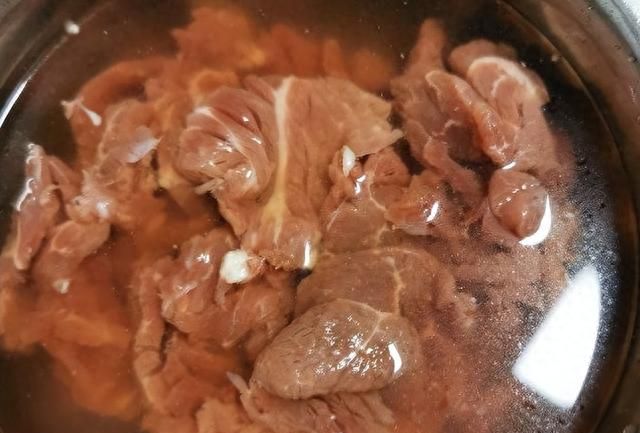 炒瘦肉有技巧，大厨分享“万能口诀”，瘦肉嫩滑鲜香，比饭店还香