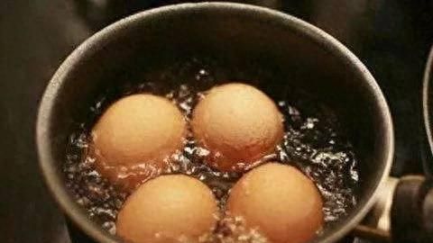 头天煮的带壳鸡蛋第二天能吃吗？冰箱里边可以放几天？