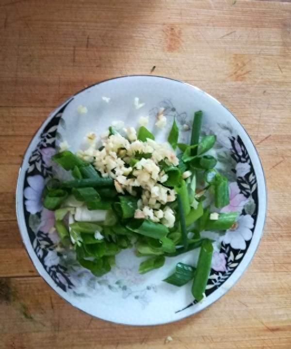 莲花菜这样做，鲜香脆爽又下饭，味道不输给饭店