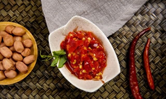 腌辣椒的季节到了，香辣好吃又下饭，方法简单，吃一年不怕坏！