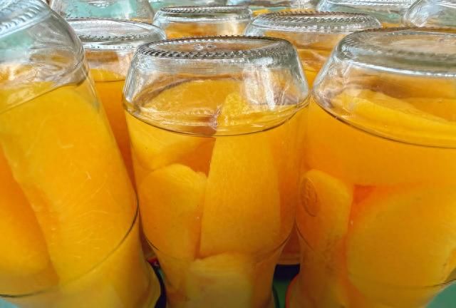 每年必做的黄桃罐头，做上几十瓶，放半年都不会坏