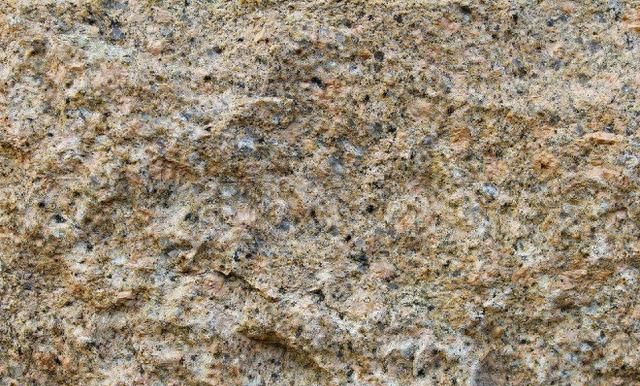 关于岩浆岩的分类，岩性致密坚硬的侵入岩和多气孔流纹的喷出岩